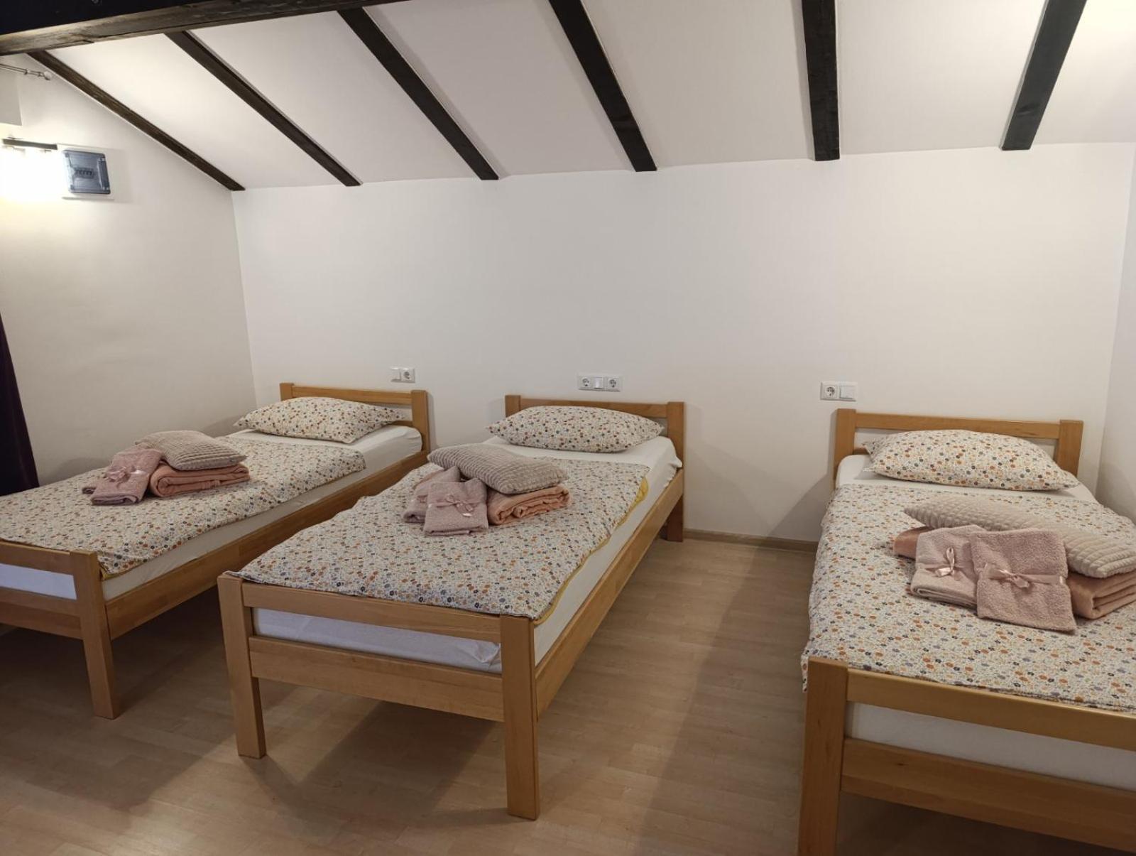 Naid Apartmani Kulen Vakuf Exterior foto