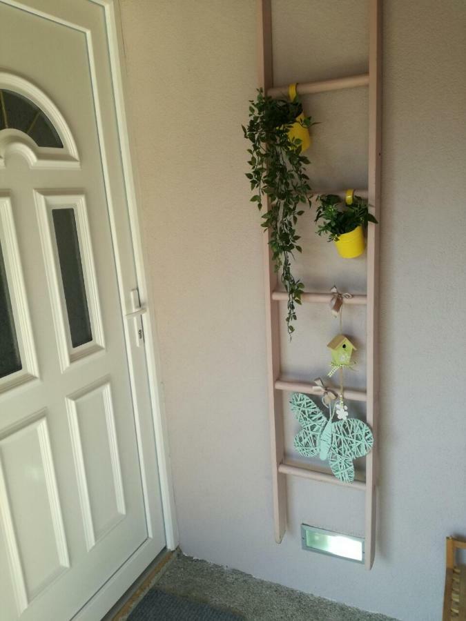 Naid Apartmani Kulen Vakuf Exterior foto